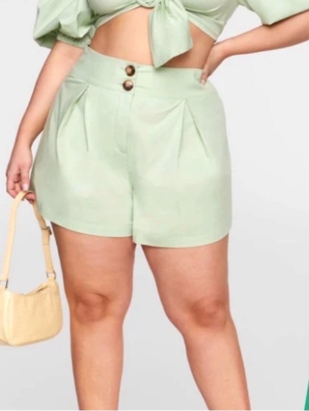 FASHION 2 FIGURE • green pleated shorts